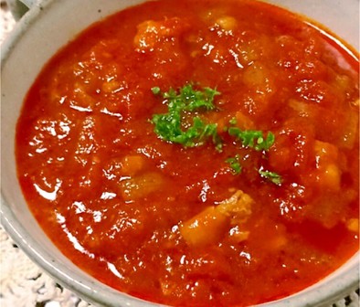 牛スジとセロリのトマトスープの写真