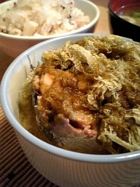 とろろ昆布ポン酢で鯖缶。