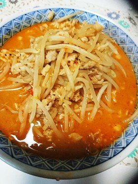 辛さがヤミツキ♪もやし味噌ラーメン