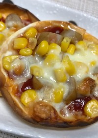 餃子の皮ピザ:ウインナーコーン