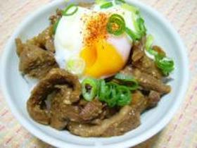 柔らか牛スジの味噌煮込み丼