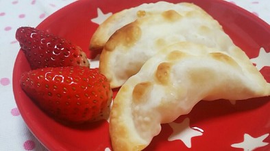 離乳食おやつ☆餃子の皮のアップルパイの写真