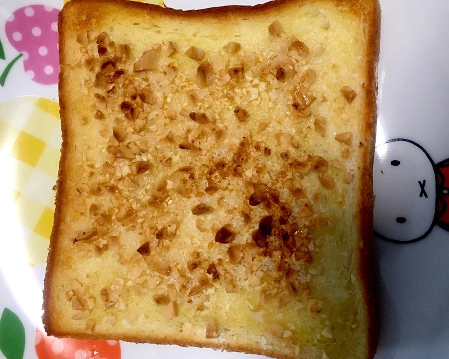 母の味☆朝ご飯にバターピーナッツトーストの画像
