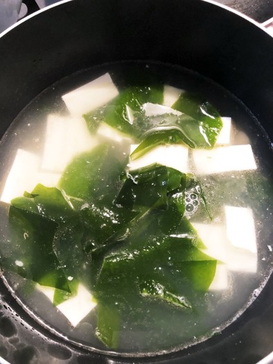 にんにくでスタミナ和中華豆腐わかめスープの写真