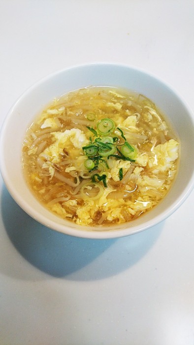 もやしと卵の中華スープの写真