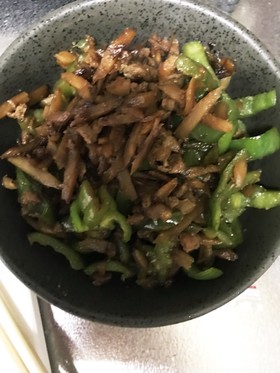 副菜にぜひ、ピーマンとごぼう鶏の炒め物