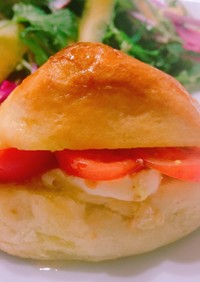 朝食パン☆チーズとトマトサンドロール