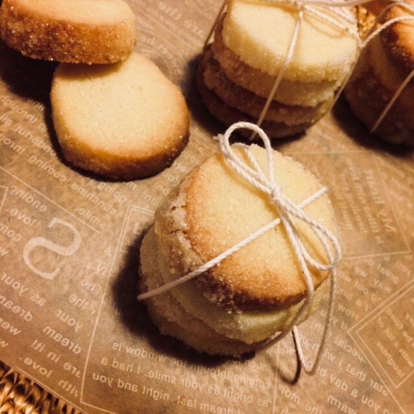 ホリデーカットアウトバタークッキーのレシピ