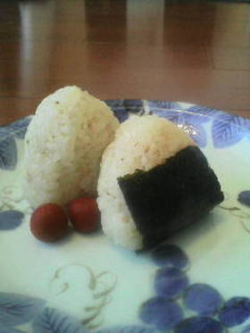 簡単☆うま☆マヨめんつゆおにぎり