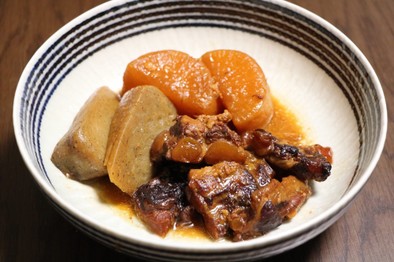 鹿児島の郷土料理 とんこつ （豚軟骨煮）の写真