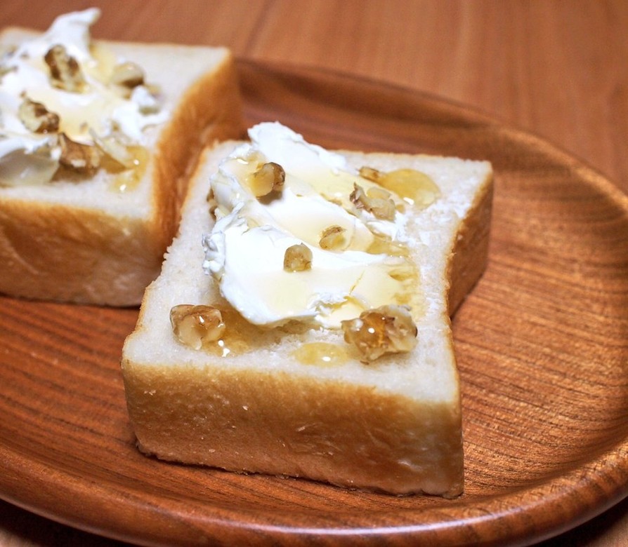 クリームチーズと蜂蜜のパンの画像