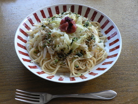 フライパンいらずのヘルシー梅パスタ