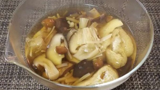 簡単美味 4種の茸のキノコ汁 麺つゆ レシピ 作り方 By ペチペチペーチ クックパッド 簡単おいしいみんなのレシピが373万品