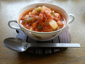 ヘルシーミネストローネの中にキャベツ麺?