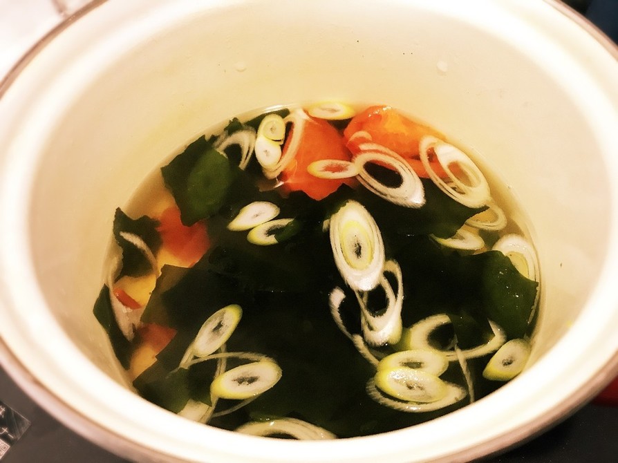 わかめとトマトの中華風スープの画像