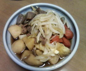 焼肉用の肉で肉じゃがヾ(*^▽^*)〃