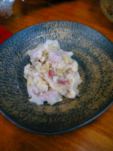魚肉ソーセージのポテトサラダの写真