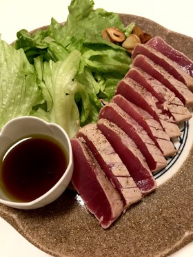 マグロのレアステーキにんにく醤油ソース