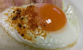 目玉焼き七味唐辛子簡単アレンジ朝食弁当☝