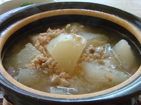 鶏ひき肉とザーサイの冬瓜スープ*