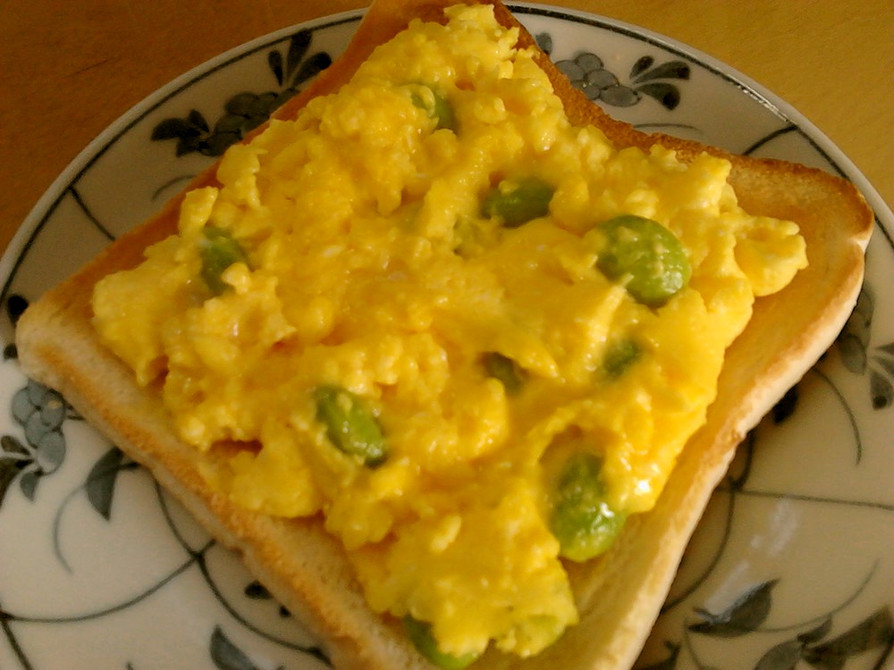 簡単朝食　スクランブルエッグトーストの画像