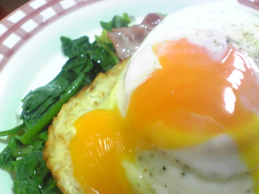 朝食に！冷凍ハッシュドポテトの半熟卵のせの画像