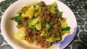 丼にも◎キャベツと挽き肉の炒め物。の写真
