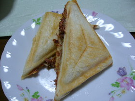 熱々癖になるホットサンド