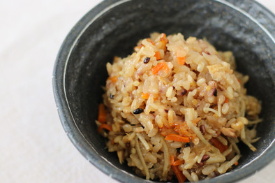 雑穀米を使った炊き込みご飯の写真