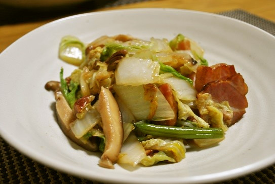 白菜とベーコンとくるみの中華炒めの画像