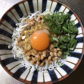 忙しい朝に!3分で作れる!納豆しらす丼