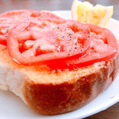 トマトトースト(アボカドトースト)の写真