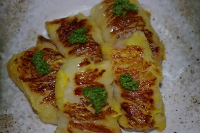 ロール白菜のバター焼きの写真