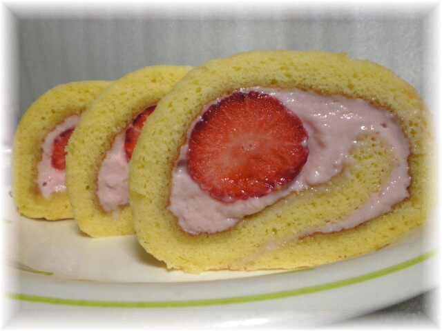 簡単☆美味❀苺ムースのロールケーキの画像