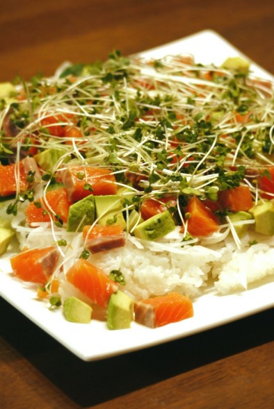 サーモンのサラダちらし寿司の写真