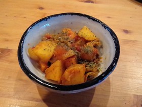 トマトソースのラム肉じゃが