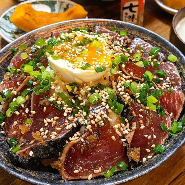 鰹のたたき丼 レシピ 作り方 By Kayo クックパッド 簡単おいしいみんなのレシピが353万品