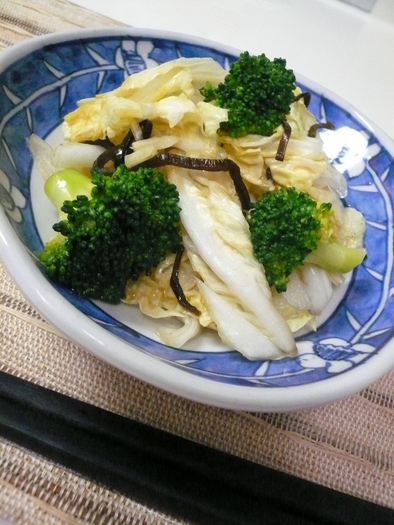 白菜とブロッコリーの塩昆布サラダ☆の写真