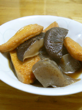 さつま揚げとこんにゃく、しいたけの煮物