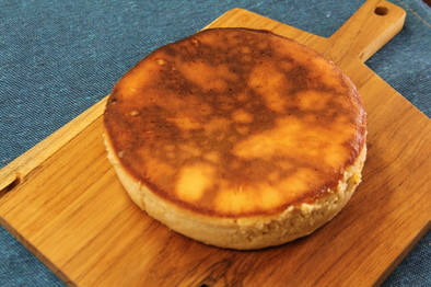 フライパンでベイクドチーズケーキの写真