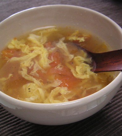 トマトと卵の中華スープの写真