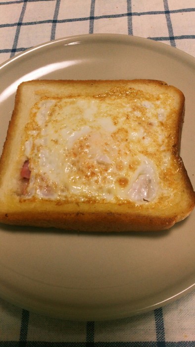 トロトロ卵とチーズのフライパントーストの写真