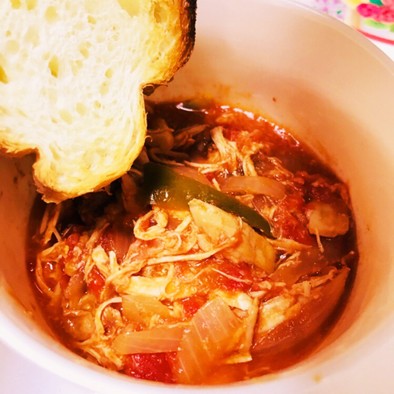 [ｺｽﾄｺ]チキンで食べるスープの写真
