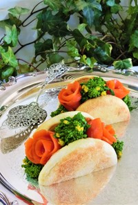 サーモンと菜の花のフラワーサンドイッチ
