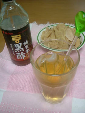 黒酢を使ってはちみつ生姜サワー