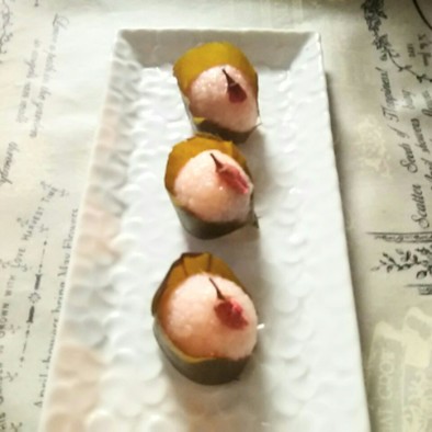 道明寺粉とレンジで♪小さめサイズの桜餅の写真