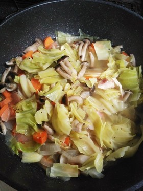 無駄なく♪サバ缶缶汁と残り野菜のスープ♪