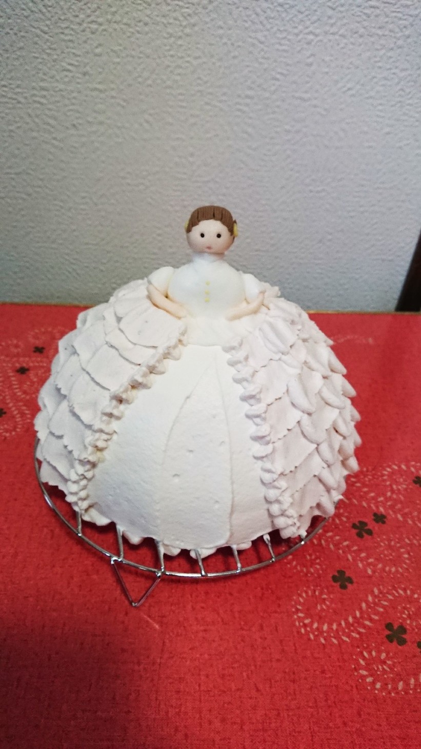 ストロベリー ドールケーキの画像