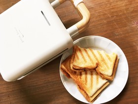 ホットサンドメーカーでハムチーズサンド