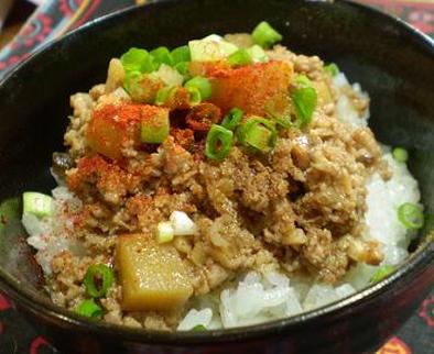 魯肉飯（ローバープン）の写真